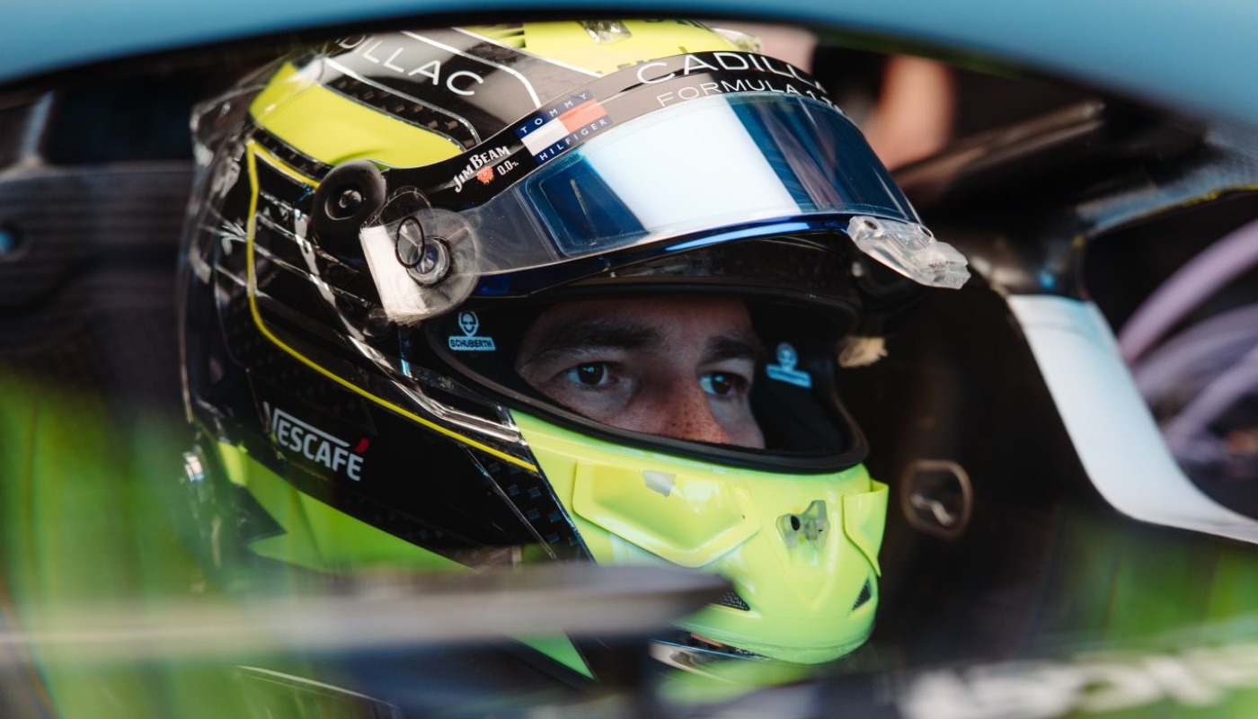 'Checo' Pérez con casco amarillo