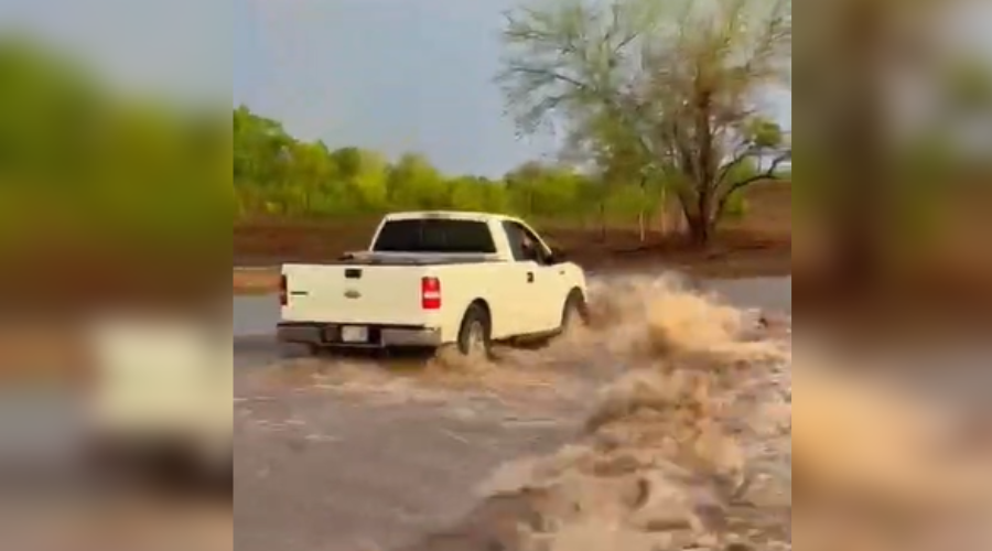Desbordamiento de río en el municipio de Sinaloa