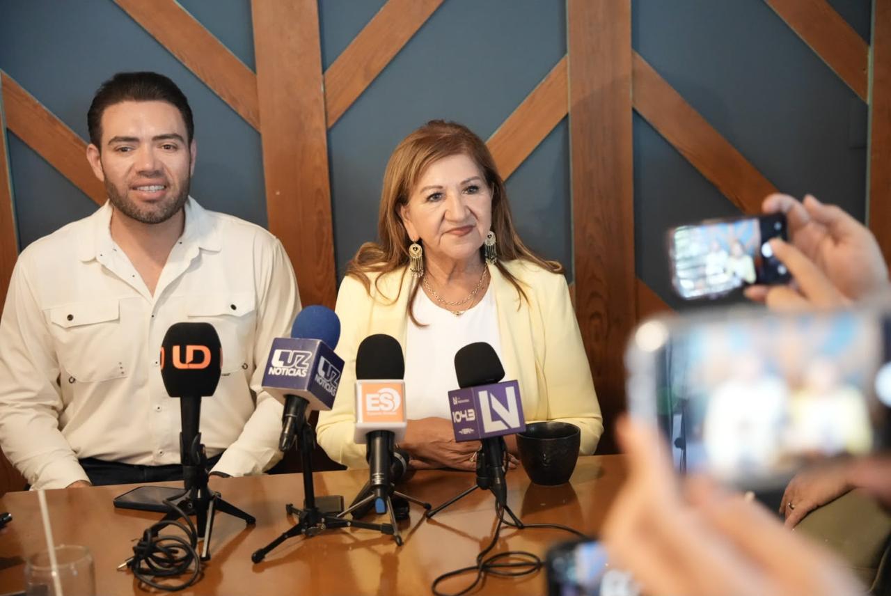 Tere Guerra en conferencia de prensa