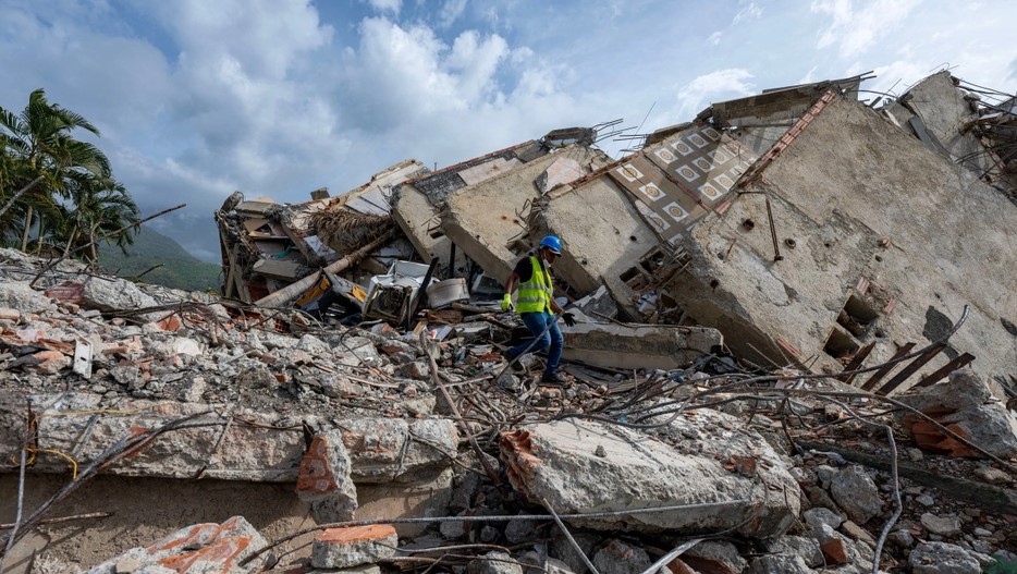 Venezuela eleva a 2 mil 954 el número de fallecidos por devastadores terremotos