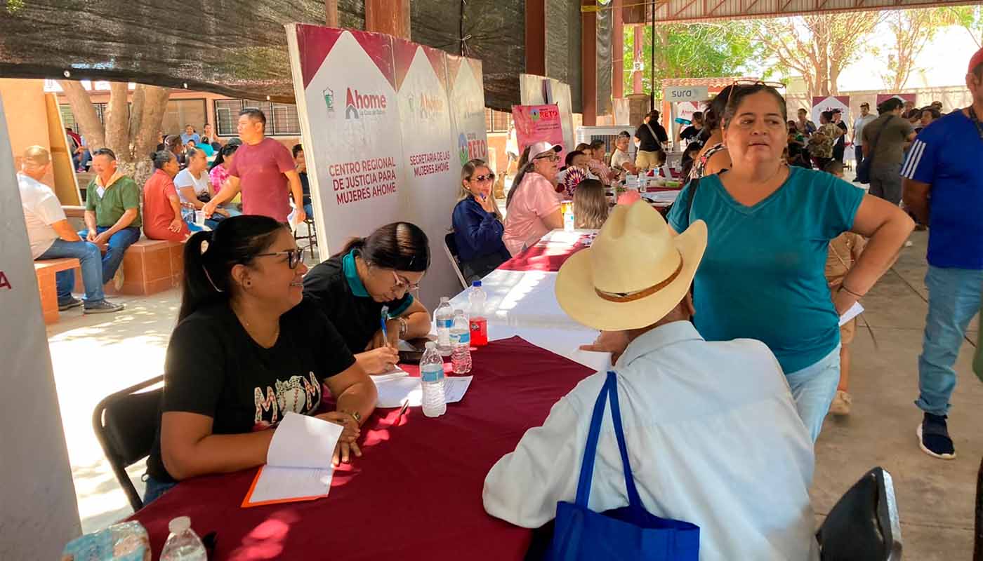 Vecinos aprovechan caravana de Bienestar en Los Mochis