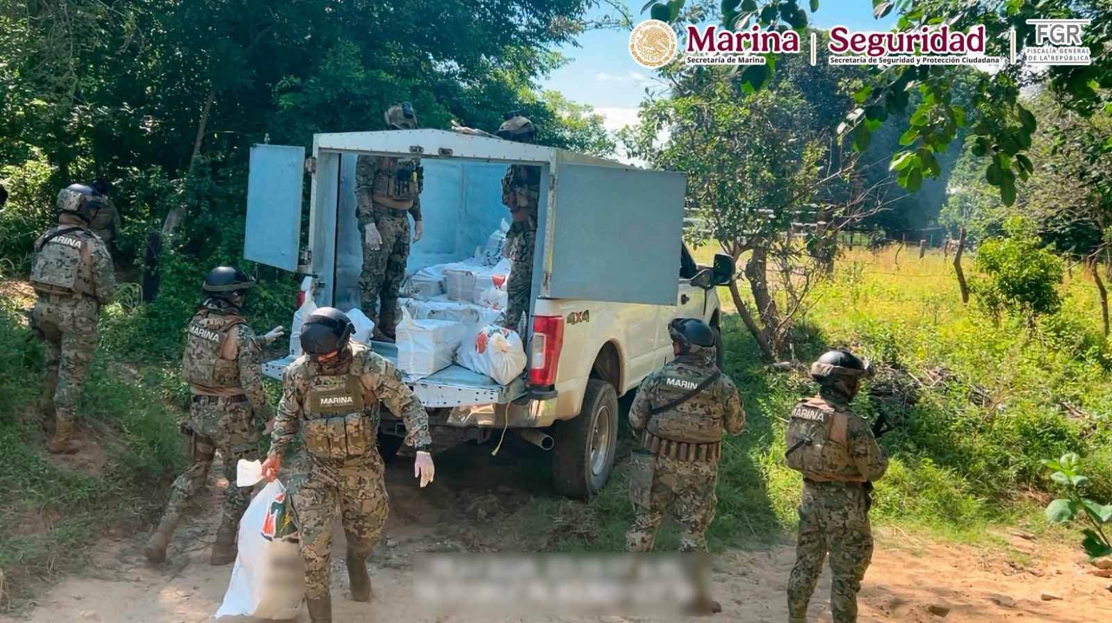 Marina asegura más de 800 kilos de presunta cocaína en vehículo abandonado en Chiapas
