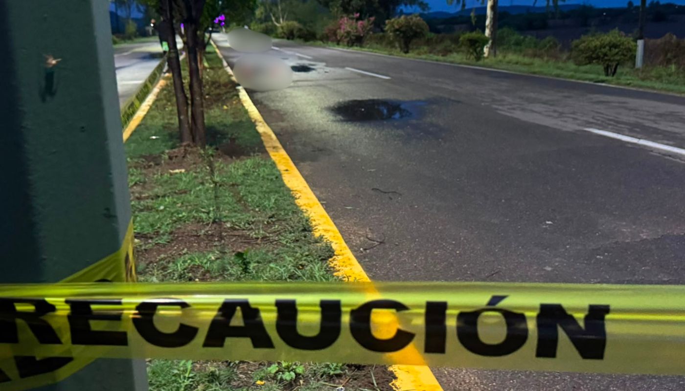 cinta amarilla de precaución en una calle