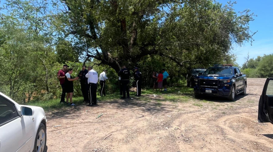 Camioneta es arrastrada por la corriente del río Sinaloa en Guasave