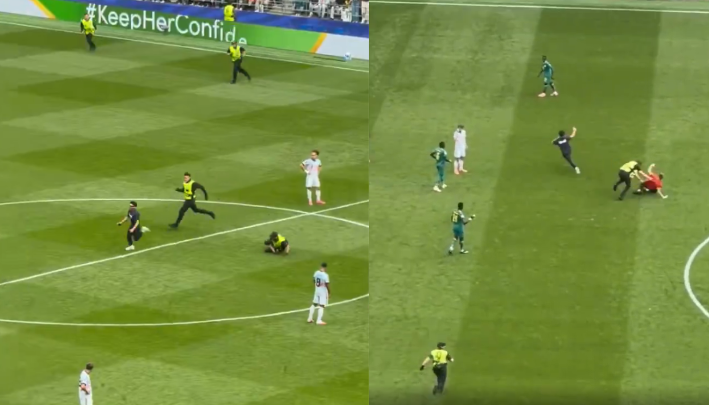 Aficionados interrumpen el campo de juego de Bélgica vs Senegal.