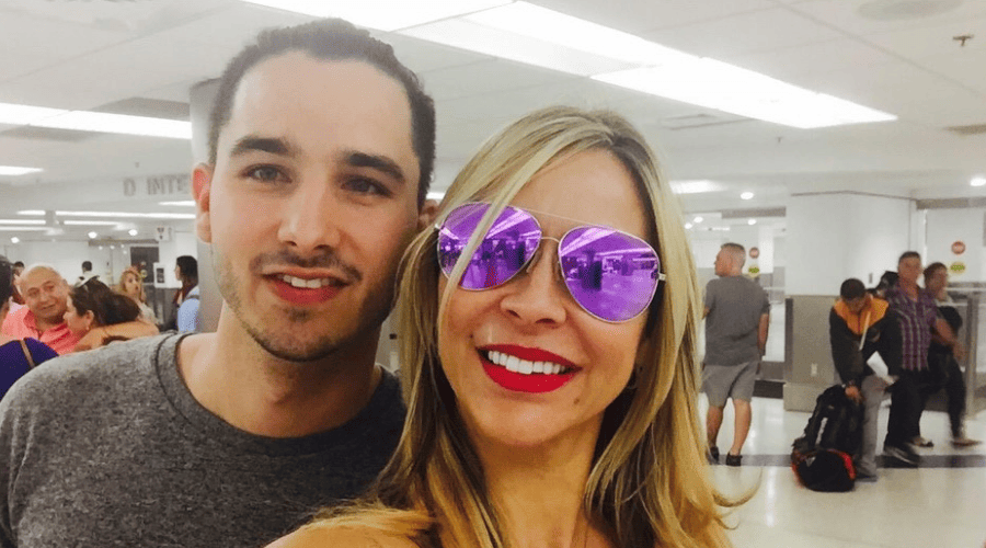 Aylín Mujica junto con su hijo Mauro Menéndez.