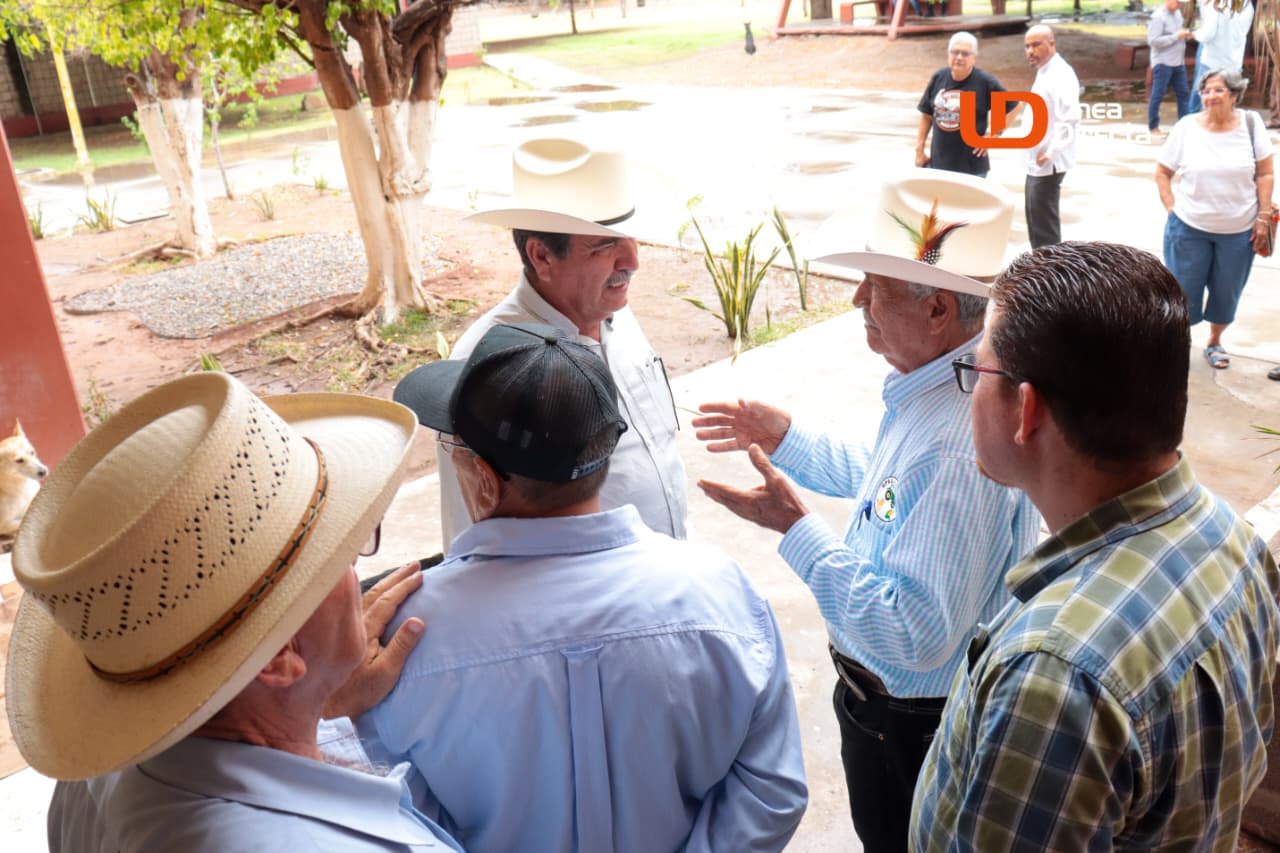 Productores del Valle del Carrizo fuera de reunión