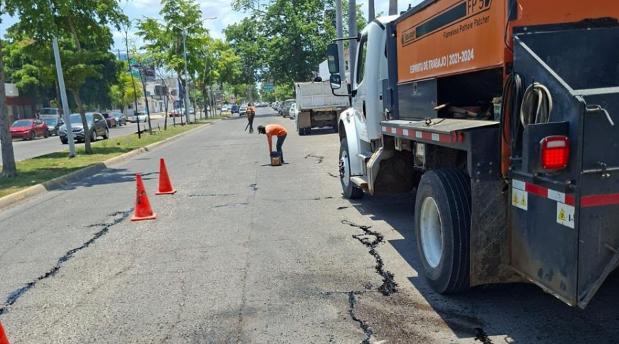 Se rellenaron las grietas de las losas de concreto del bulevar Antonio Rosales en Los Mochis