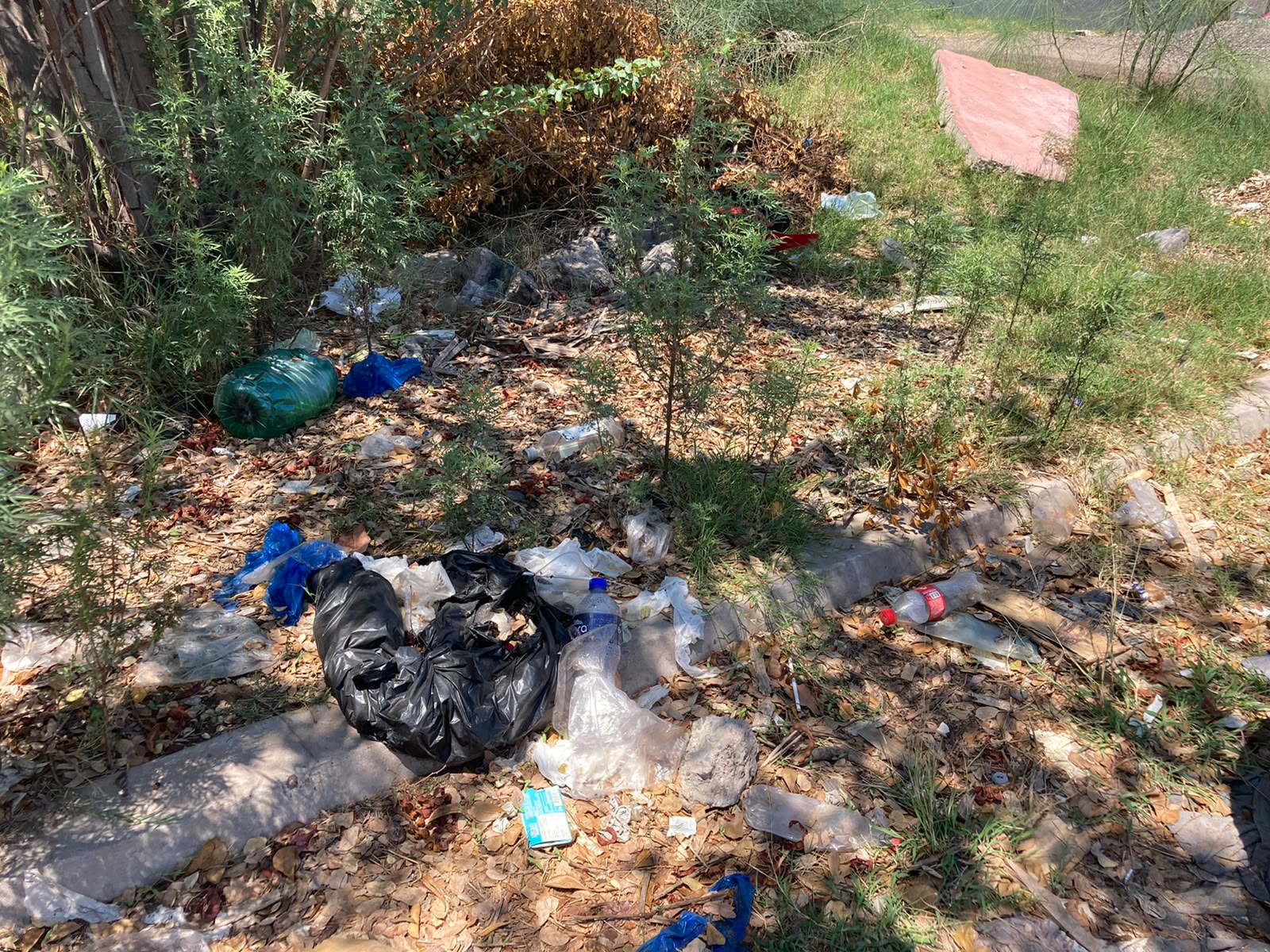 Basura en un dren