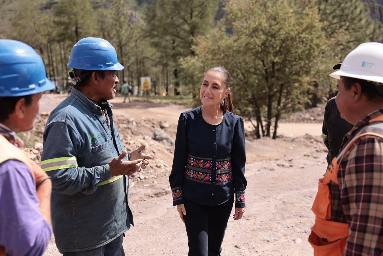 Sheinbaum entrega viviendas, impulsa becas y supervisa proyectos clave en Durango y Zacatecas