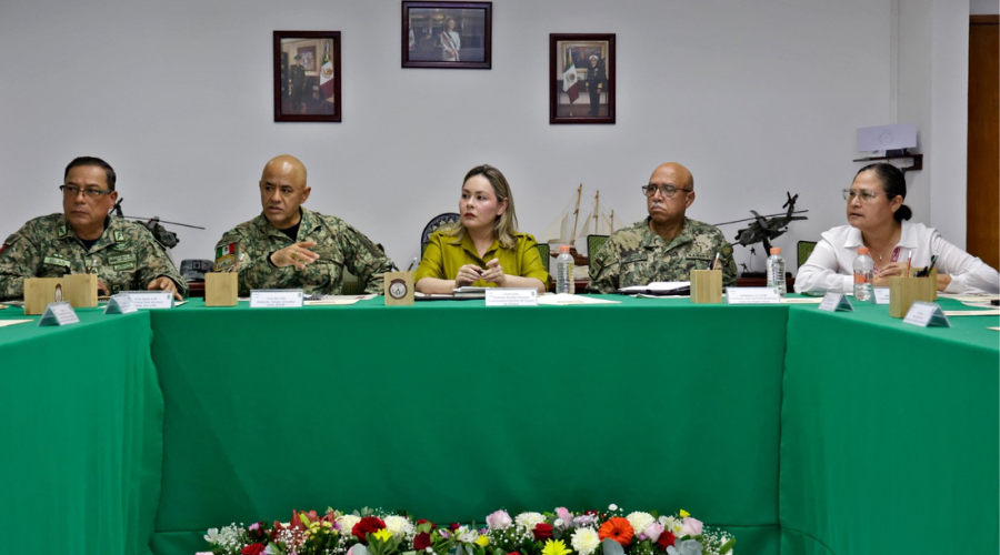 La gobernadora Yeraldine Bonilla Valverde, acompañada del comandante de la Tercera Región Militar, Alejandro Vargas González, presidió la mesa de Construcción de Paz y Seguridad.