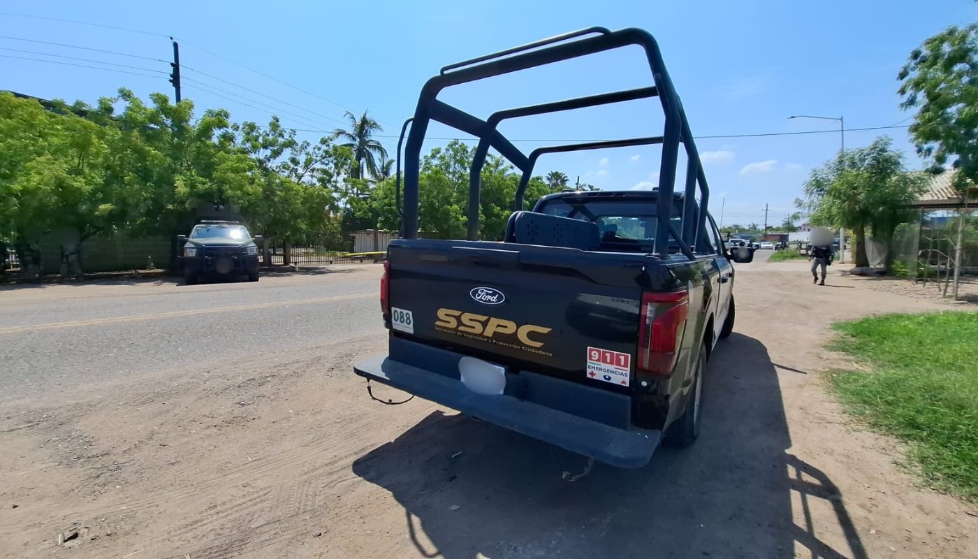 Unidad policiaca en una calle
