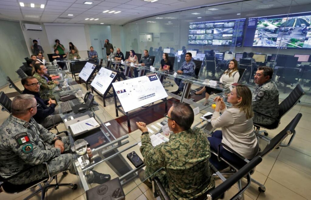 Mesa de seguridad con elementos del ejército