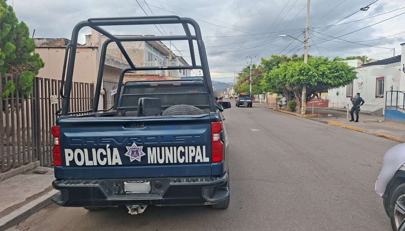 unidades policiacas en una calle