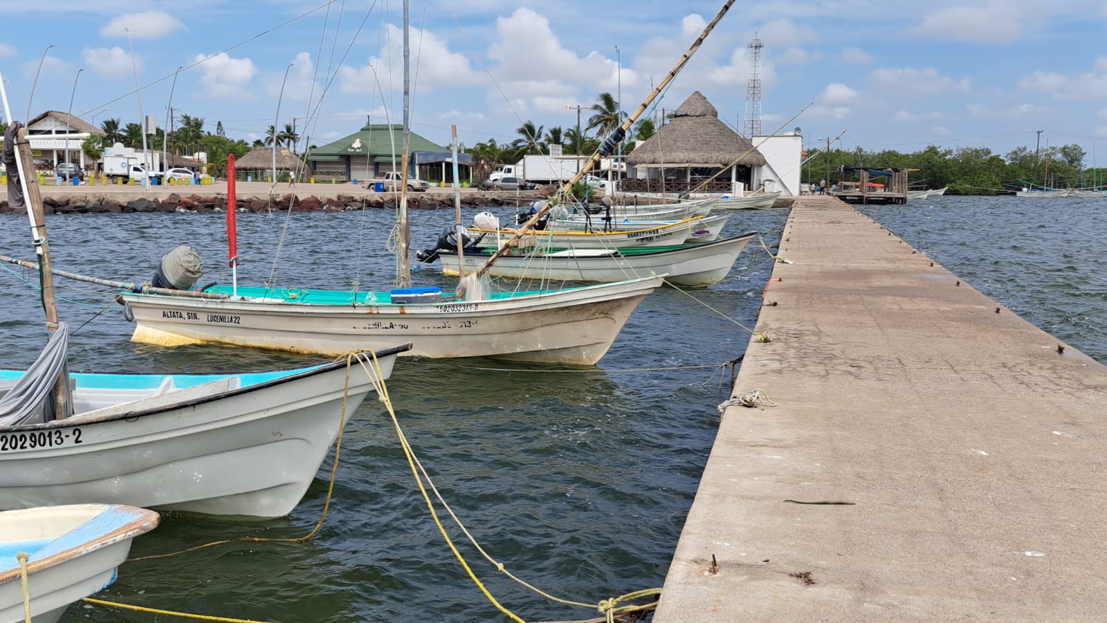 embarcaciones en el mar