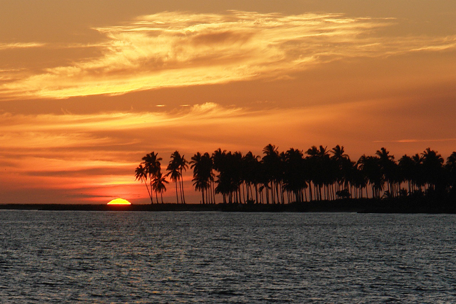 Atardecer en playa de Sinaloa