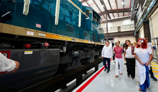 Llegan las primeras 12 locomotoras del Tren Maya de carga; inauguración será en 2027