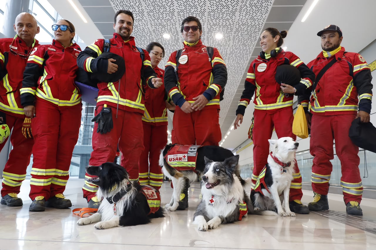 Regresan a México rescatistas que apoyaron en Venezuela tras sismos