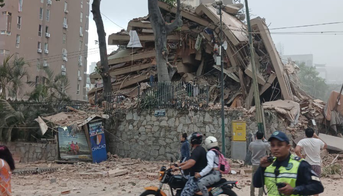 Edificios dañados tras sismos en Venezuela.